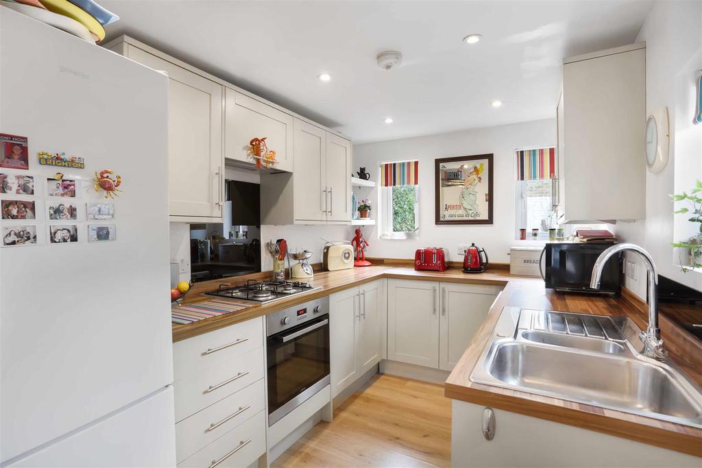 525852300 - 2 Camden Road, SM5 5.jpg