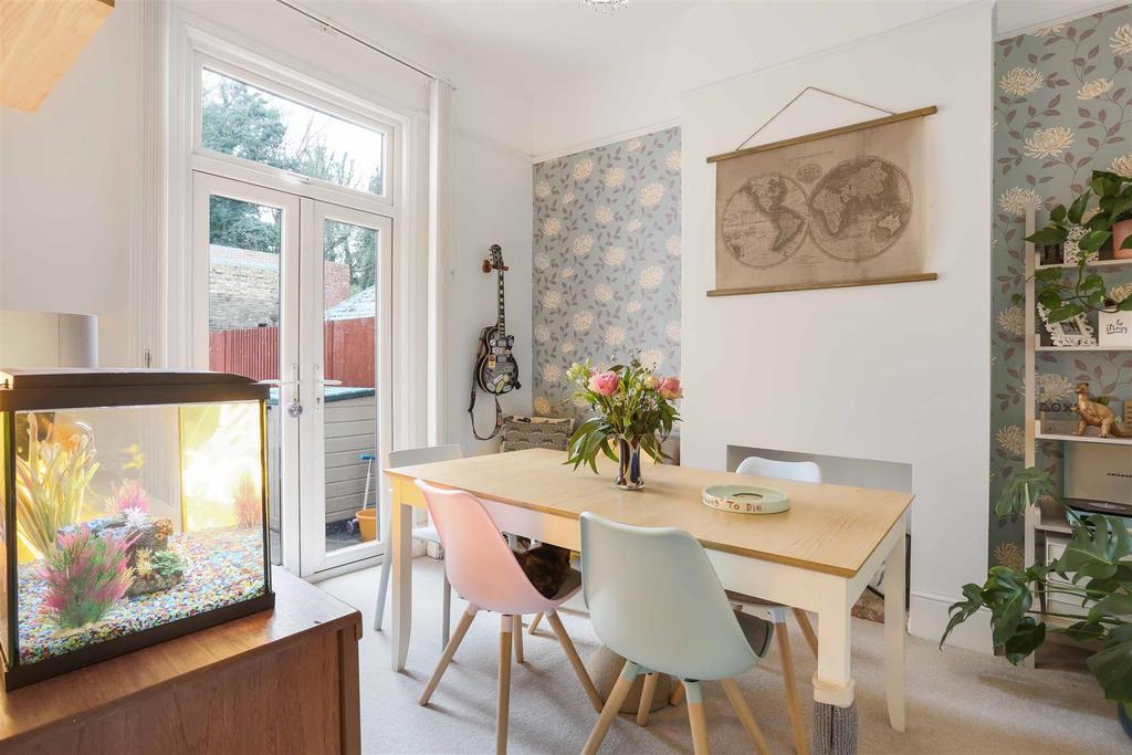 525852300 - 2 Camden Road, SM5 1.jpg