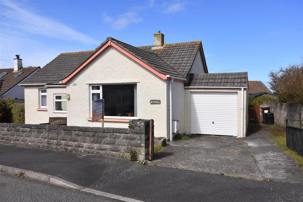Trelawney Avenue, Treskerby, Redruth 3 bed detached bungalow £299,950