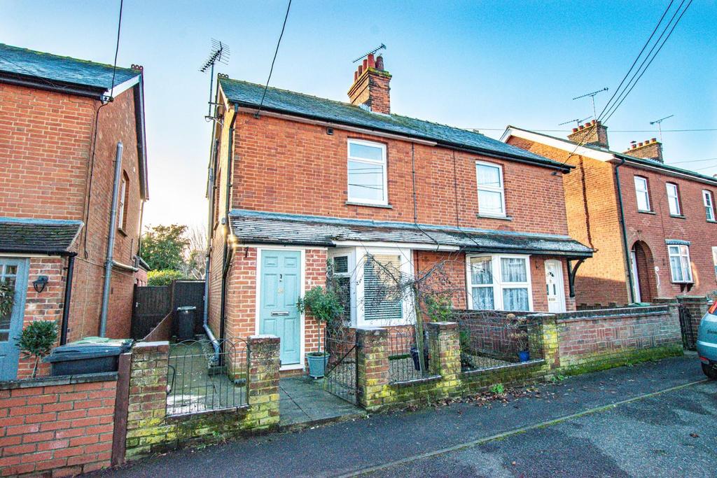 The Avenue, Dunmow, Essex 3 bed semidetached house £400,000
