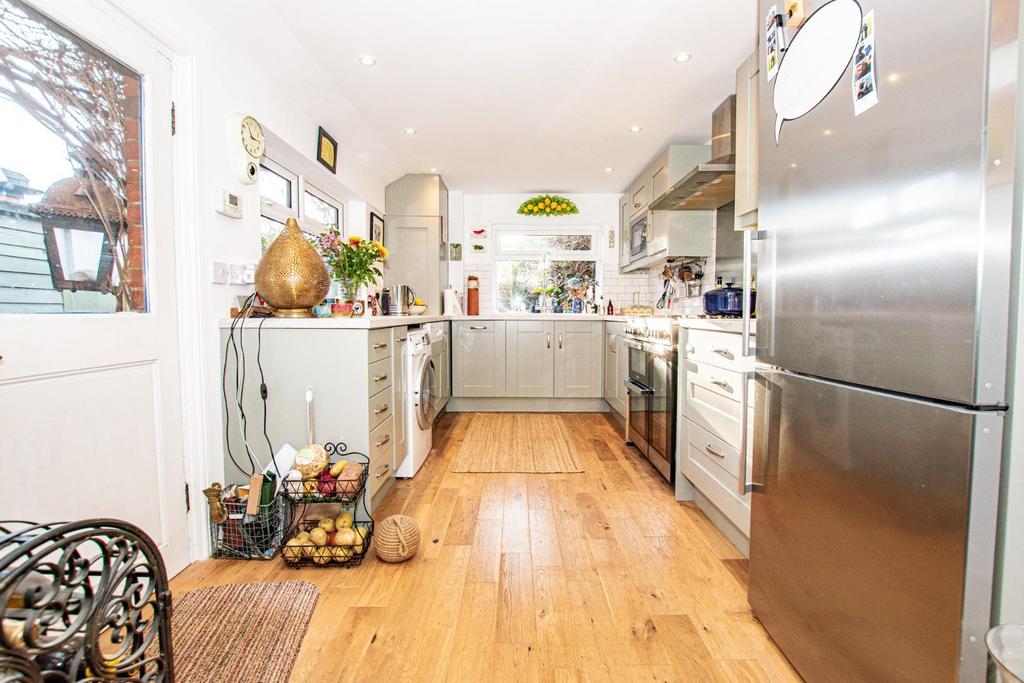 The Avenue, Dunmow, Essex 3 bed semidetached house £400,000