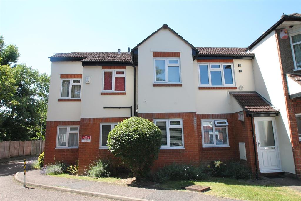 Ecclesbourne Close, Palmers Green N13 1 bed flat £950 pcm (£219 pw)