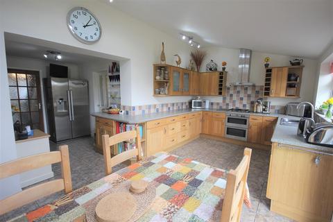 1 Chatsworth Drive, Werrington, Stoke-on-trent, ST9 0PA
