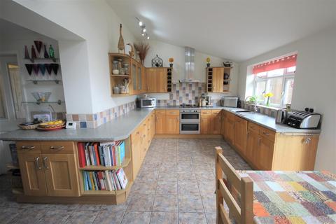 1 Chatsworth Drive, Werrington, Stoke-on-trent, ST9 0PA