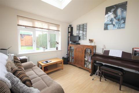1 Chatsworth Drive, Werrington, Stoke-on-trent, ST9 0PA