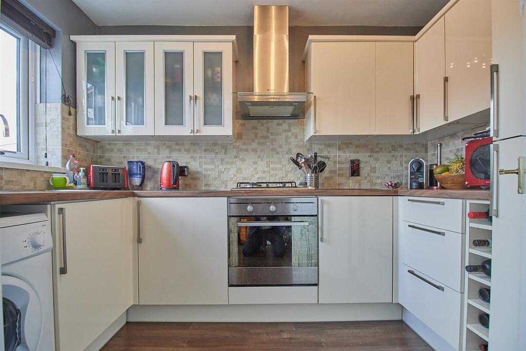 Stirling Avenue, Hinckley 2 bed semidetached house £170,000