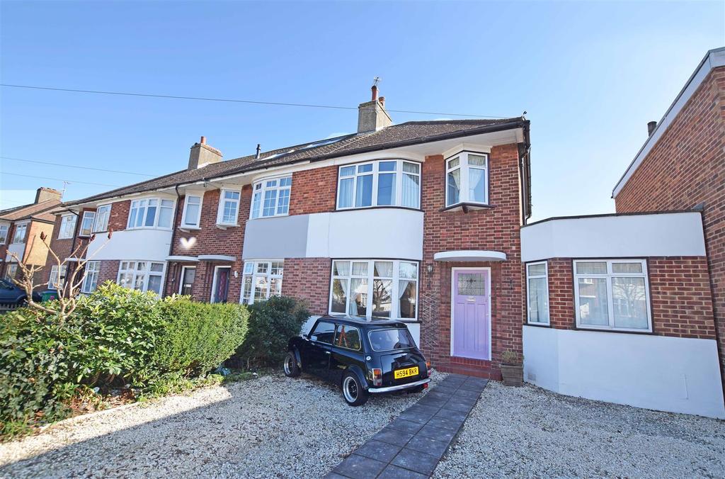 Longford Close, Hampton Hill 4 bed end of terrace house £650,000