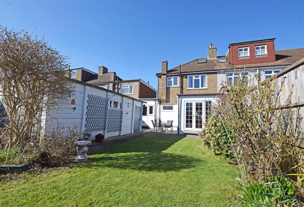 Longford Close, Hampton Hill 4 bed end of terrace house £650,000