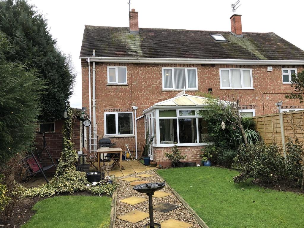 Wentworth Road, Bushbury, Wolverhampton 3 bed semidetached house £