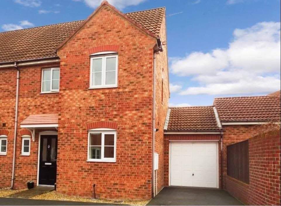 Cloverfield, West Allotment... 3 bed semidetached house £205,000