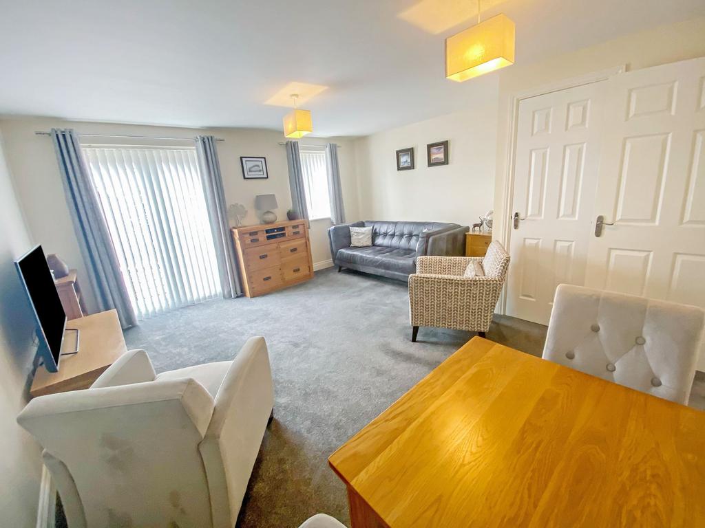 Alexandra Chase, Cramlington, Northumberland, NE23 6AA 3 bed semi