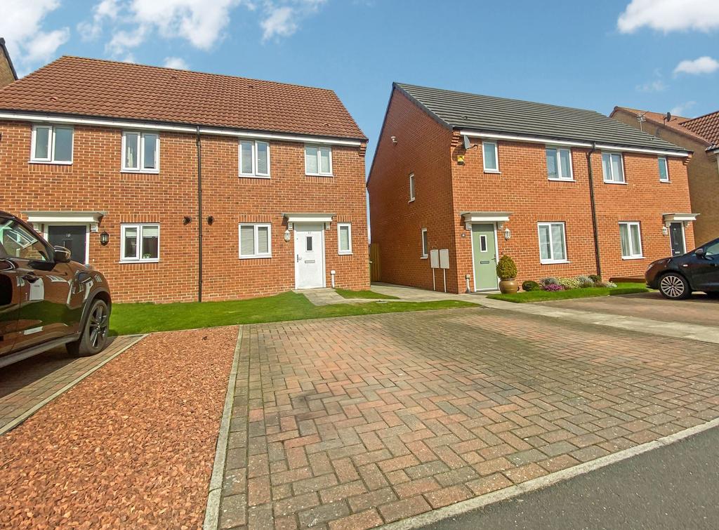 Alexandra Chase, Cramlington, Northumberland, NE23 6AA 3 bed semi