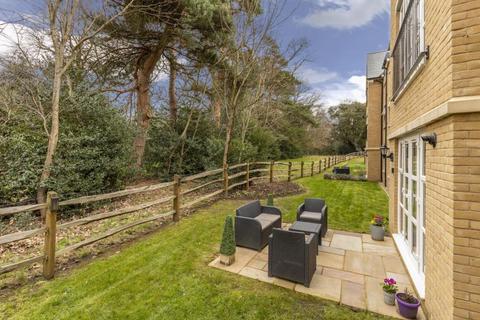 Flat 3, Chambord House Queenswood Crescent, Englefield Green, Egham, TW20 0AT