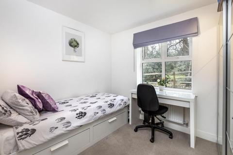 Flat 3, Chambord House Queenswood Crescent, Englefield Green, Egham, TW20 0AT