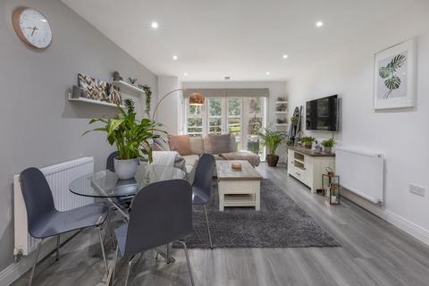 Flat 3, Chambord House Queenswood Crescent, Englefield Green, Egham, TW20 0AT