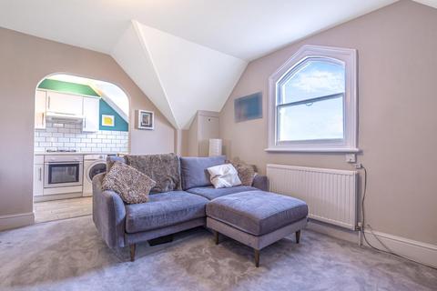 Flat B, 16 Oxford Road, London, SW15 2LF