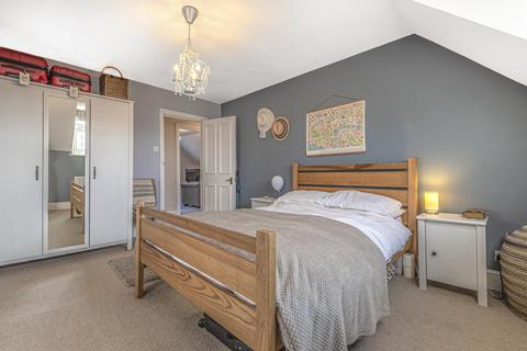Flat B, 16 Oxford Road, London, SW15 2LF