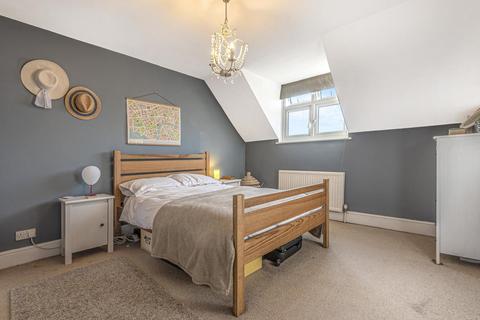 Flat B, 16 Oxford Road, London, SW15 2LF