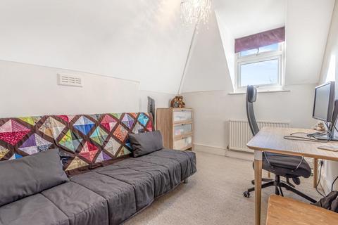 Flat B, 16 Oxford Road, London, SW15 2LF