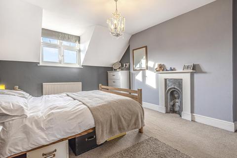 Flat B, 16 Oxford Road, London, SW15 2LF