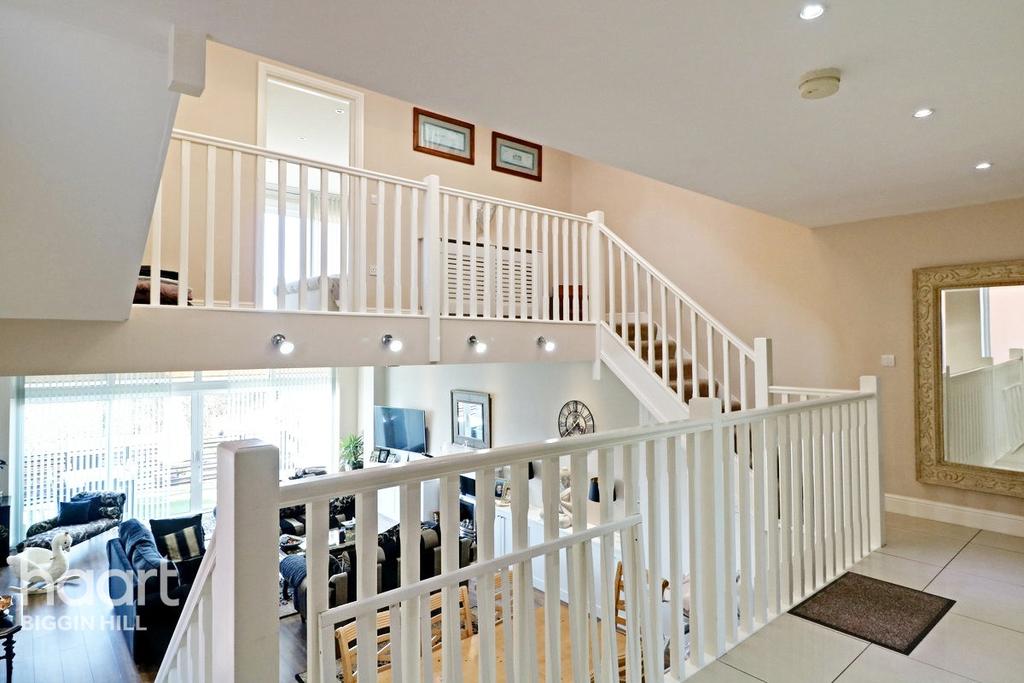 Sutherland Avenue, Biggin Hill 4 bed detached house £675,000
