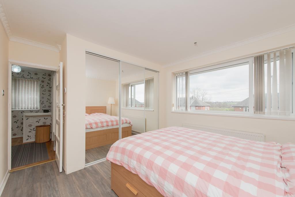 Bedroom 1b