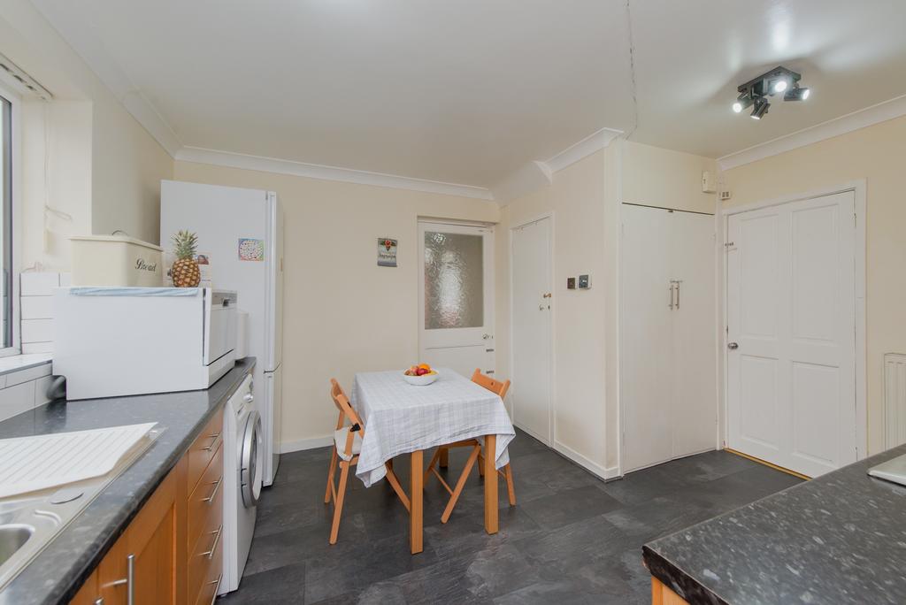 Kitchen Diner 3