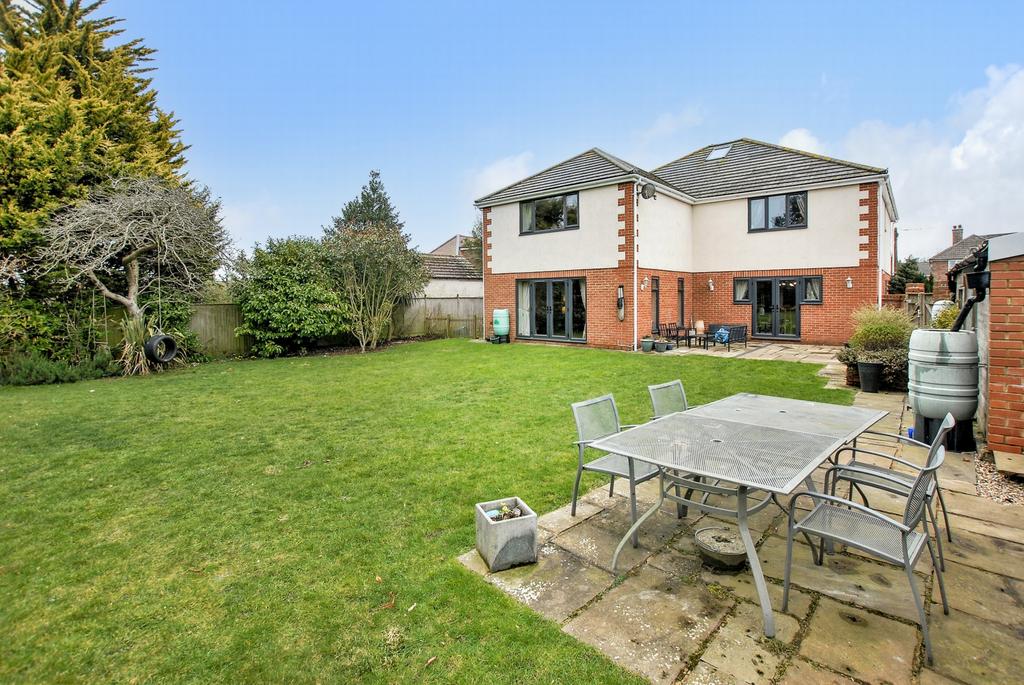 Stone Street, Lympne, CT21 4 bed detached house £725,000