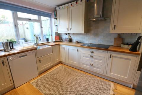 22 Bruce Close, Haywards Heath, RH16 4QE