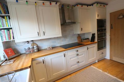 22 Bruce Close, Haywards Heath, RH16 4QE