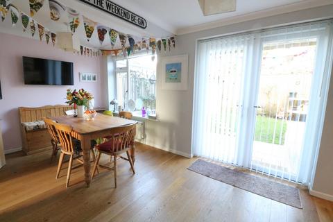 22 Bruce Close, Haywards Heath, RH16 4QE