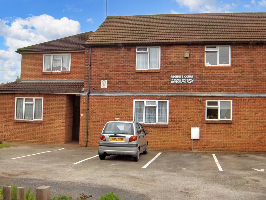Regents Court, Linden Avenue, Kettering NN15 1 bed flat to rent £625