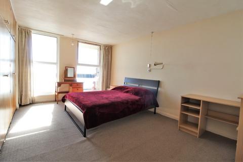 2 bedroom flat to rent, Russell Square, City Centre, Brighton, BN1