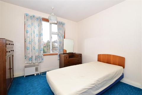 14 Milton Avenue, Gravesend, DA12 1QL