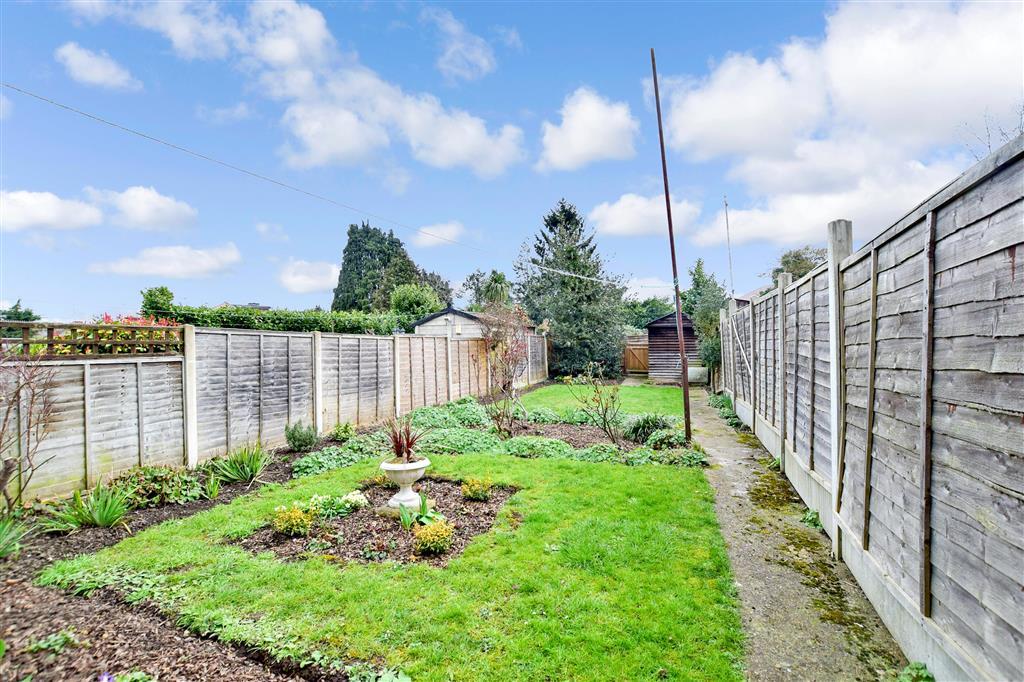 Milton Avenue, Gravesend, Kent 3 bed terraced house £300,000