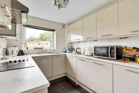 2 bedroom flat for sale, Kingsway Court, Chandler's Ford, Hampshire, SO53