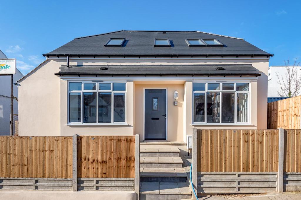 Oak Grove Road, Penge 3 bed flat £450,000
