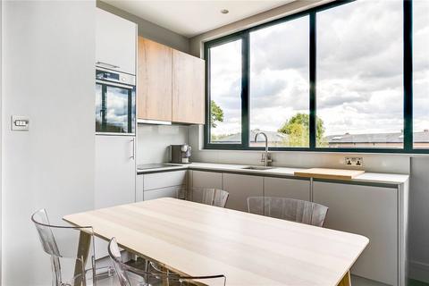 2 bedroom flat to rent, Stile Hall Gardens, Chiswick, London