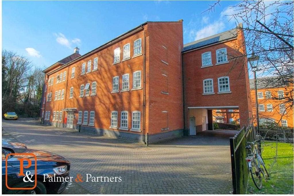 Albany Gardens, The Hythe... 2 bed apartment £170,000