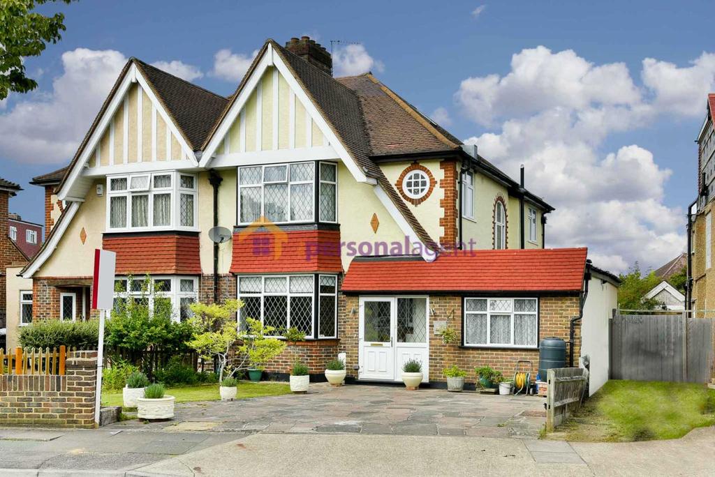 Highdown, Worcester Park 4 bed semidetached house £2,750 pcm (£635 pw)