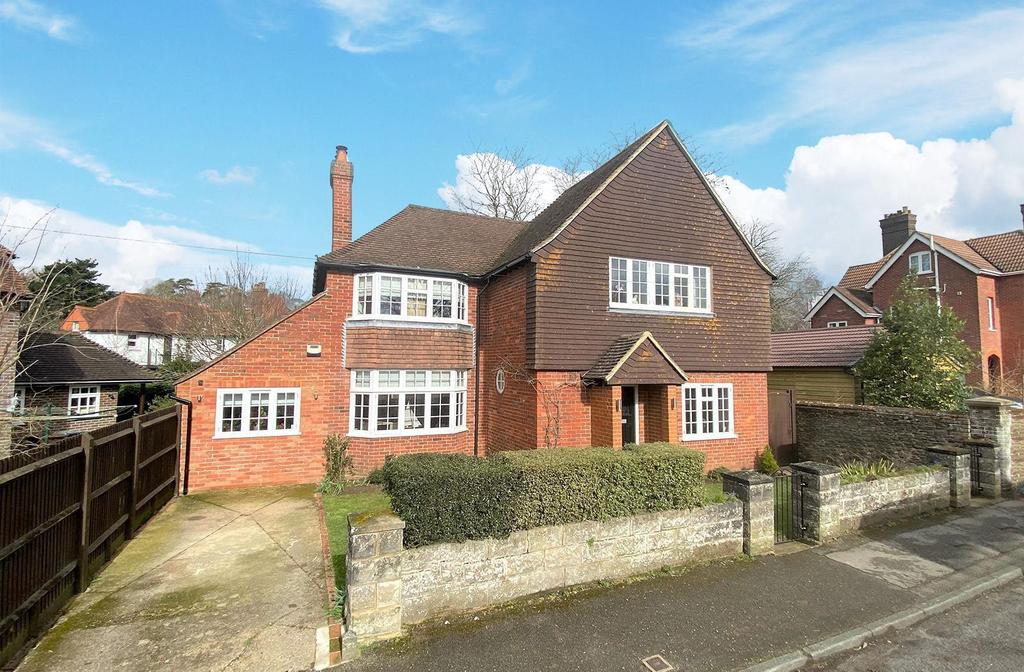 Wolseley Road, Godalming, GU7 4 bed detached house £900,000