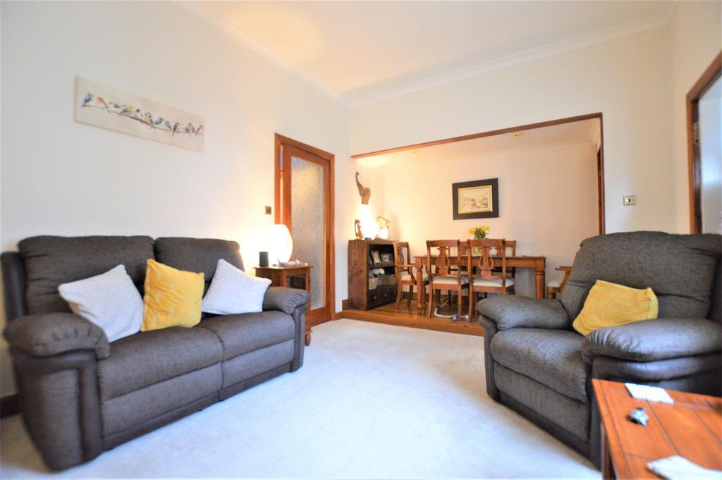 43 Dundonald Road, Dreghorn, IRVINE... 3 bed semidetached house £140,000