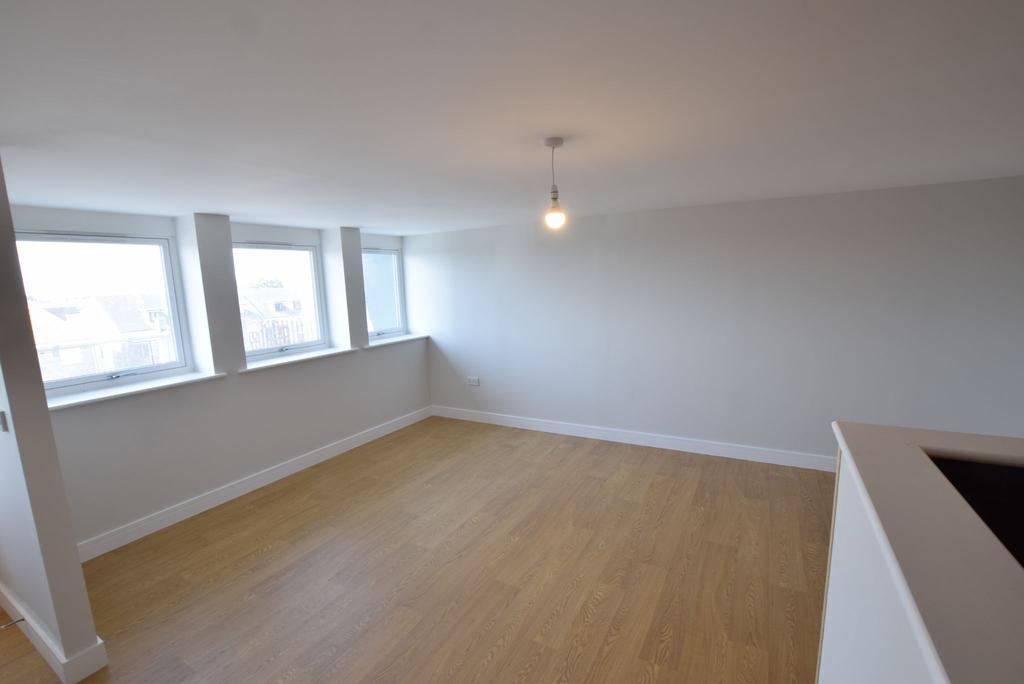 Apt 10, Reunion House, Ellis Road, ClactononSea 2 bed £