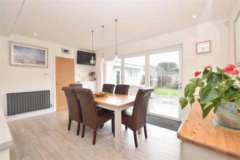 24 Seafield Road, Rustington, Littlehampton, BN16 2SE