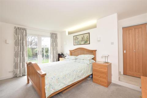 24 Seafield Road, Rustington, Littlehampton, BN16 2SE
