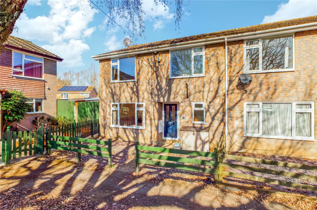 Hinton Close, Tadley, Hampshire, RG26 3 bed end of terrace house £295,000