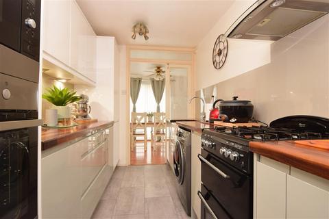 92 Bushfield Drive, Redhill, RH1 5BW