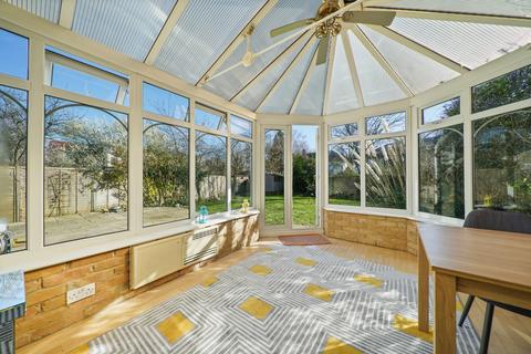 7 Grafton Close, London, W13 0JL