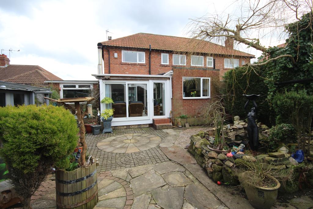 Grange Park, West Monkseaton, Whitley... 2 bed semidetached house £