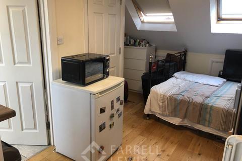 Studio to rent, Medway Drive, Greenford UB6